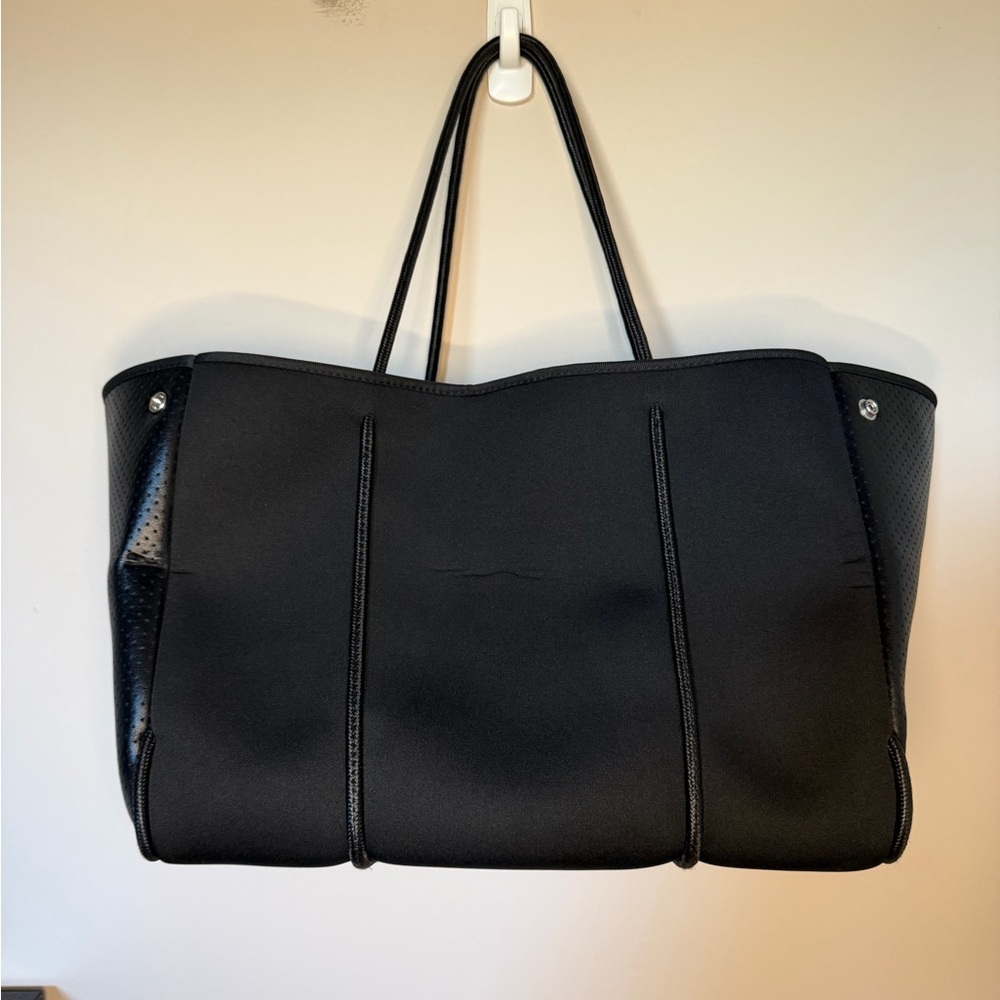 HAUTE SHORE Black Women's Tote Bag - Picture 6 of 7